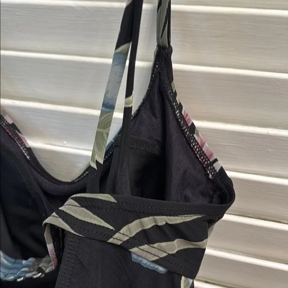 Tommy Bahama Black Tropical Floral One-Piece Swimsuit to small for me - Picture 8 of 11